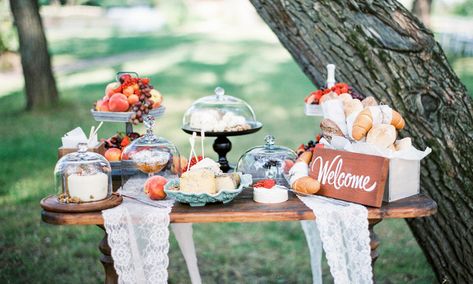 backyard wedding Backyard Wedding Ideas, Wedding At Home, Wedding Table Linens, Wedding Guide, Alternative Wedding, Budget Wedding, Backyard Wedding, Home Wedding, Plan Your Wedding