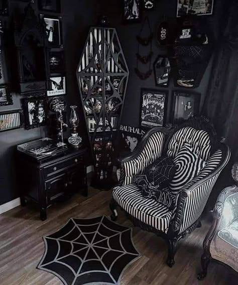 Gothic House Decor, Gothic Homes, Gothic Decor Bedroom, Goth House, Goth Room, Goth Bedroom, Gothic Interior, Gothic Room, Gothic Bedroom