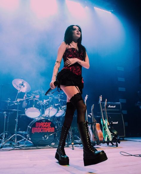 Maggie Lindemann Performing, Maggie Lindemann Concert Outfits, Concert Outfit November, Maggie Lindemann Life Support Tour, Maggie Lindemann Fashion, Maggie Lindemann Outfits Goth, Maggie Lindemann Outfits Casual, Rockstar Performance Outfit, Concert Performer Outfit Ideas