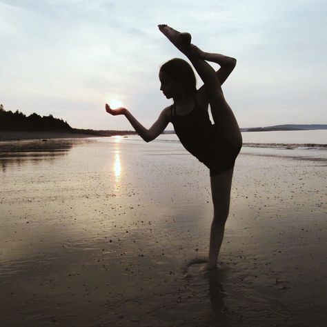 Healing Yoga Poses, Back Flexibility Stretches, Anna Mcnulty, Back Flexibility, Gymnastics Tricks, Gymnastics Flexibility, Dance Picture Poses, Dance Photo Shoot, Dancer Photography