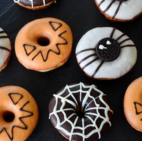 Halloween Donut Decorating Ideas, Cute Doughnut Designs, Halloween Donuts Ideas Easy, Halloween Doughnuts Ideas, Halloween Mini Donuts Ideas, Halloween Mini Doughnuts Ideas, Halloween Donuts Ideas, Ghost Donuts, Donut Halloween