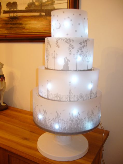 Yes, this is a real cake, four tiers with Moonlight Garden decoration. Wedding cake with lights Wedding Cake Fairy Lights, Wedding Cake With Lights, Cake With Lights, Light Up Cake, Moonlight Garden, Light Cakes, Themed Wedding Cakes, Awesome Cakes, Decoration Wedding