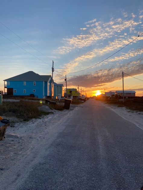 The sunsetting at the beach. Alabama Aesthetic, Fort Morgan Alabama, Hangout Fest, Gulf Shores Beach, Alabama Beaches, Oyster House, Fort Morgan, Gulf Shores Alabama, 21 Birthday