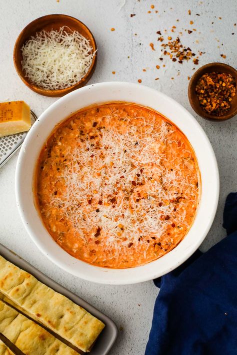 Pizza Dip Vegetarian, Vegetarian Dip Recipes, Dip For Breadsticks, Vegetarian Dips, Vegetarian Dip, Tomato Basil Pasta Sauce, Best Dip Recipes, Pizza Bowl, Crock Pot Dips