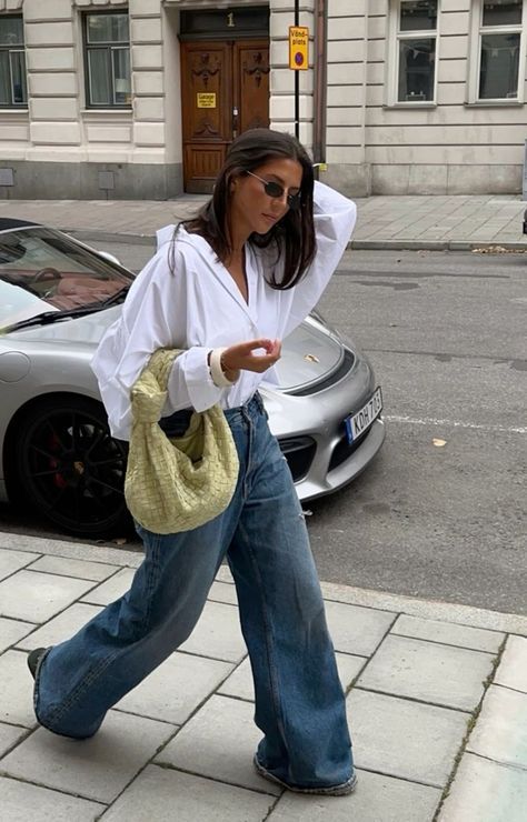 Denim Jeans Aesthetic Outfit, Pre Fall Aesthetic, 2024 Fall Work Outfits, Fashion Inspo Outfits Spring 2025, Pre Spring Outfits, Autumn 2024 Outfits, Outfit Inspo Fall Street Fashion 2024, Jeans Trend 2024, Autumn Jeans Outfits