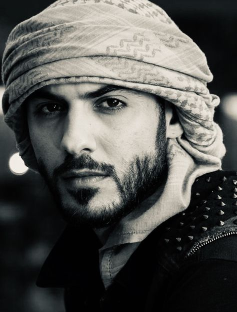 Arab Head Scarf, Saudi Men, Arab Men Fashion, Handsome Arab Men, Men's Scarf, Stylish Dpz, Muslim Men, Arab Men, Stylish Boys