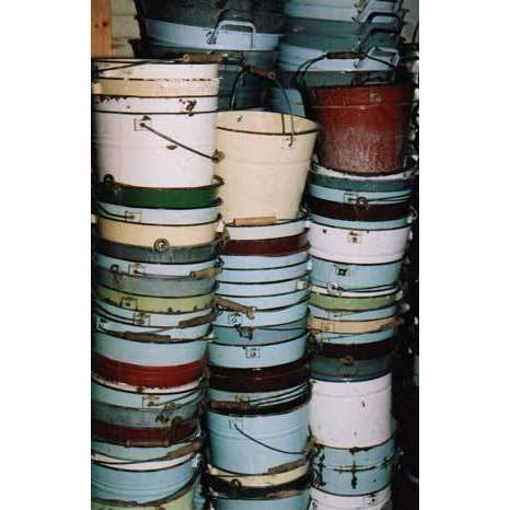 Buckets Dark City, Buckets, Bucket List, Craft Ideas, Yard, Paint