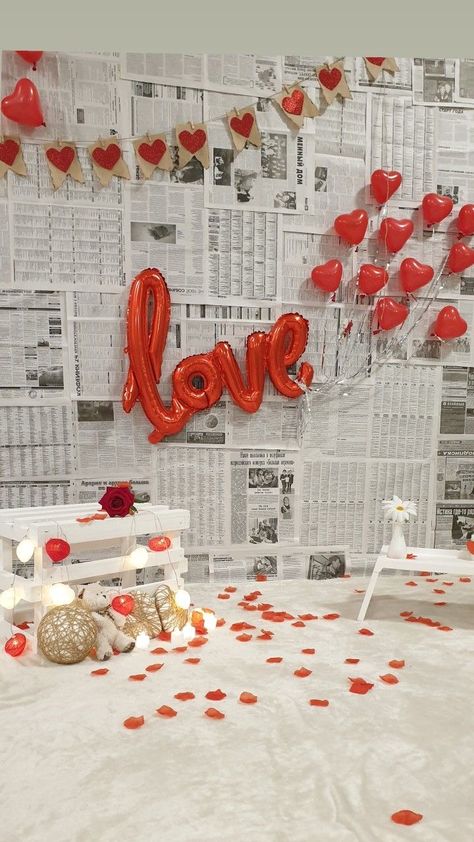 Valentines Photography Backdrop, Valentine Theme Photoshoot, Valentines Day Photoshoot Backdrop, Valentines Newspaper Backdrop, Diy Valentines Photo Backdrop, Vintage Valentines Photo Shoot, Newspaper Valentines Photoshoot, Valentines Background Photography, Valentine Backdrop Ideas Diy