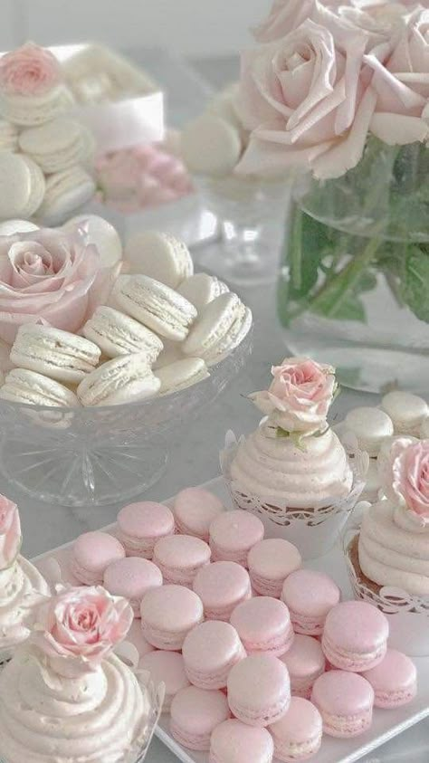 Birthday Treats Ideas, Pink Classy Birthday Party, Pink Rose Baby Shower Ideas, Macaroons Decoration Ideas, Cocette Birthday Theme, Coquette Bday Decor, Pink Coquette Birthday Decorations, Couqutte Birthday Party, Croquette Tea Party