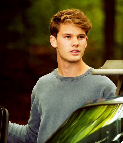 His beauty❤ punch me in the face repeatedly PLS Jeremy Irvine, Horse Star, Maxon Schreave, Now Is Good, Stonewall Riots, Hottest Male Celebrities, Attractive Guys, British Actors, Pretty Men