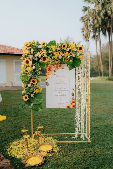 Entrance Decor For Wedding, Haldi Carnival Decor, Engagement Venue Decorations, Haldi Mehendi Decoration, Haldi Entrance Decor, Indian Wedding Entrance Decor, Wedding Seating Decor, Pichwai Decor, Mayoun Decor