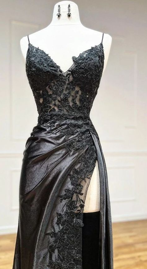 Friend Questions, Hoco 2024, Fancy Black Dress, 2024 Ideas, Gaun Fashion, Chique Outfits, Black Prom Dress, Prom Dress Inspiration, Cute Prom Dresses