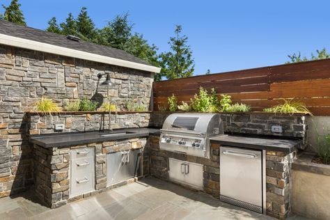 Outdoor Countertops, Outdoor Countertop, Kitchen Cost, Stone Granite, Build Outdoor Kitchen, Countertop Options, Outdoor Sinks, Corner Garden, Art Stone