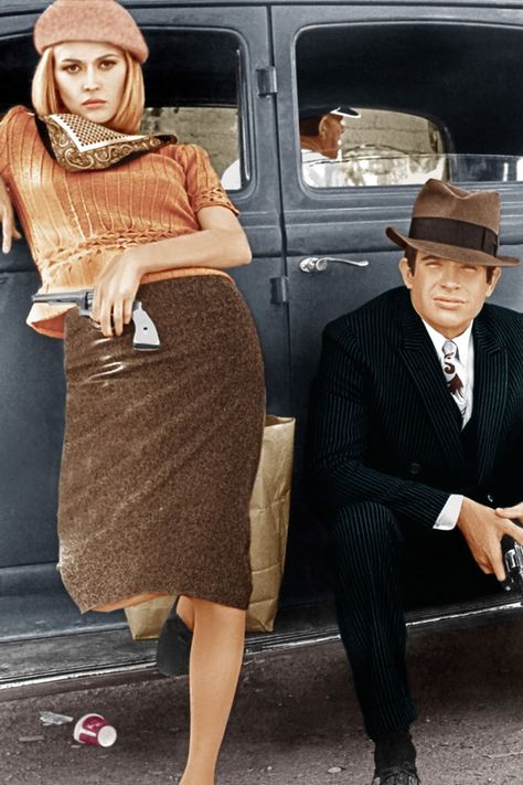 Bonnie And Clyde Pictures, Bonnie And Clyde Halloween, Celebrity Couple Costumes, Vestidos Country, Bonnie And Clyde Halloween Costume, Native American Halloween Costume, George Peppard, Girl Group Costumes, Stacey Dash