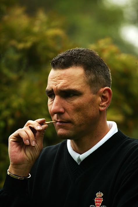 vinnie jones Vinny Jones, Nostalgia Ultra, Vinnie Jones, Sport Aesthetic, Steve Buscemi, Tropical Weather, The Gentlemen, Sports Aesthetic, Retro Watches