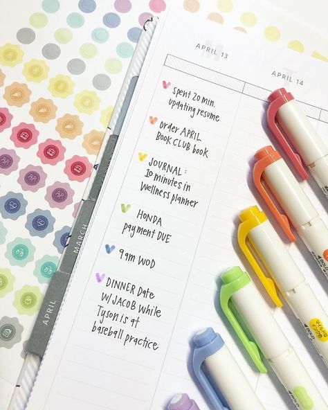 @makse.life shared a photo on Instagram: “Looking for alternative ways to use your Vertical layout when your schedule isn’t what it normally is?⁣ .⁣ ⬅️ Scroll through to see some…” • May 6, 2020 at 7:23pm UTC Makselife Planner Ideas, Bujo Vertical Weekly Layout, Happy Planner Vertical Layout Ideas, Erin Condren Vertical Layout, Happy Planner Vertical Layout, Erin Condren Life Planner Horizontal, Erin Condren Vertical, Vertical Layout Planner, Planner Board