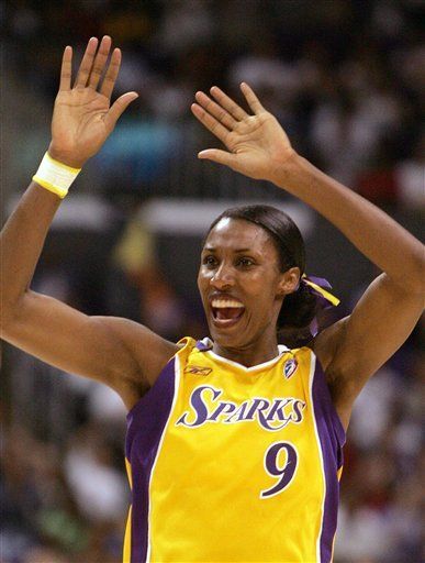 Lisa Leslie was the face of the WNBA from 1997 to 2009, and she continues to make an impact in the league as a co-owner of the Los Angeles Sparks. In 2001, Leslie became the first WNBA player to win the MVP award for the regular season, All-Star Game and playoffs in the same year. Leslie was also the first woman to dunk during a professional game. Lisa Leslie, The League, Wnba, Retro Women, Sports Basketball, Every Man, Amazing Women, To Win, All Star