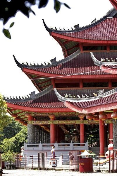 Sam Pho Koo - temple in Semarang Jakarta City, Perspective Drawing Architecture, Central Java, I Want To Travel, Semarang, Travel Aesthetic, Architecture Drawing, Java, Old Town