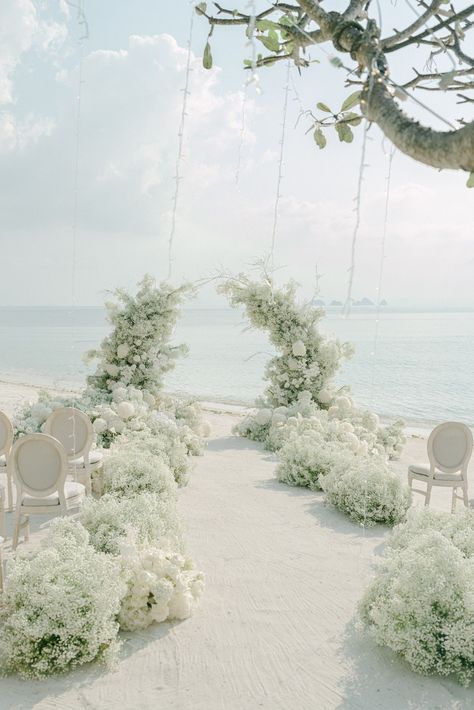 beach wedding ceremony decor ideas Oceanfront Wedding Ceremony, Beach Wedding Reception Ideas Outdoors, Beach Garden Wedding, Koh Samui Wedding, Elegant Beach Wedding, Beach Wedding White, Beach Wedding Ideas, Oceanfront Wedding, Wedding Alters