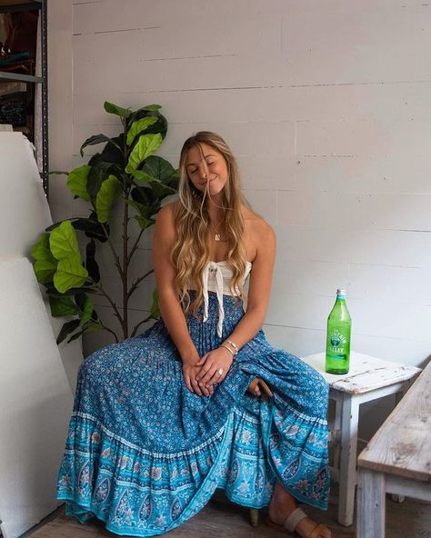 Boho Inspo Outfit, Boho Outfits School, Mama Mia Themed Outfits, Boho Long Skirt Outfit, Mama Mia Style, Modern Hippie Outfits, Long Summer Skirts, Hippy Skirt, Summer Long Skirt