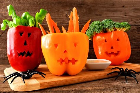 Halloween Kita, Halloween Fingerfood, Halloween Treats To Make, Monster Treats, Healthy Halloween Food, Halloween Themed Food, Halloween Punch, Fun Halloween Treats, Healthy Halloween Treats