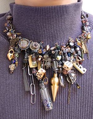 Found Object Jewelry Necklaces, Found Item Jewelry, Found Object Necklace, Scrap Jewelry Ideas, Punk Jewelry Necklaces, Jewelry Out Of Recycled Materials, Found Objects Jewellery, Junk Necklace Diy, Found Object Jewelry Diy