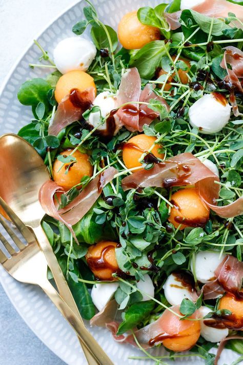 Salads With Prosciutto, Prosciutto Melon Salad, Melon And Prosciutto Salad, Prosciutto Salad Recipes, Melon And Prosciutto Appetizers, Proscuitto Salad, Salad Prosciutto, Ripe Cantaloupe, Prosciutto Melon