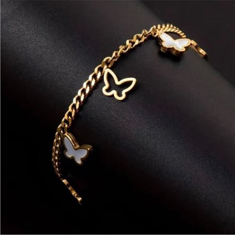 Gold Butterfly Bracelet, Minimalist Accessories Jewellery, Afro Jewelry, Delicate Gold Bracelet, Butterfly Charm Bracelet, Neck Pieces Jewelry, Pretty Jewelry Necklaces, Gold Rings Fashion, Butterfly Bracelet