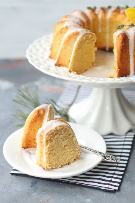 Ina Garten Lemon Cake, Banana Crunch Muffins, Chocolate Cake Images, Lemon Yogurt Cake, Easter Appetizers, Yogurt Cake, Best Cake Recipes, Delicious Cake Recipes, Moist Chocolate Cake