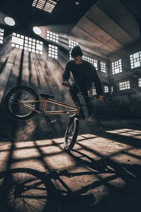 BMX #bmx #bmxstreet #bmxlife #bmxfamily #bmxfreestyle #bmxpark #ridebmx Bmx Photography, Bmx Videos, Bmx Flatland, Mountain Biking Photography, Bmx Street, Best Bmx, Skateboard Photography, Bmx Bicycle, Bike Photography