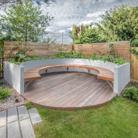 Circular Decking Ideas, Round Deck Ideas, Round Patio Ideas, Small Garden Decking Ideas, Garden Platform, Design Per Patio, Moderne Have, Garden Seating Area, Herb Garden Design