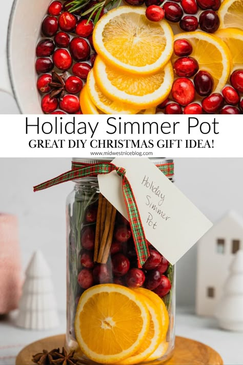 Learn how to make a holiday simmer pot to enjoy the scent of Christmas throughout your home or give a jar as an easy homemade gift! Christmas Stovetop Potpourri Gift, Stovetop Potpourri Gift, Christmas Stovetop Potpourri, Homemade Potpourri, Potpourri Stovetop, Potpourri Gift, Stove Top Potpourri, Potpourri Recipes, Orange Cranberry