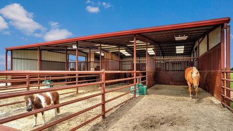 Horse Farm Layout, Horse Pens, Livestock Barn, Barn Layout, Livestock Shelter, Horse Farm Ideas, Diy Horse Barn, Cattle Barn, Horse Barn Ideas Stables