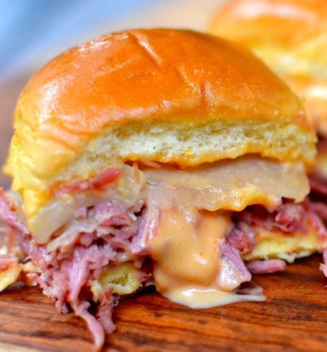 Corned Beef Boiled, Corned Beef Sliders, Corned Beef Sandwich Recipe, Guinness Corned Beef, Corned Beef Recipes Crock Pot, Railroad Wife, Corned Beef Recipes Slow Cooker, Sliders Recipes Beef, Beef Appetizers