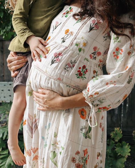 Cottage Asethic Outfits, Cottage Core Maternity Outfits, Cottagecore Maternity Dress, Cottagecore Pregnancy Outfits, Pregnant Cottagecore, Cottagecore Maternity Outfits, Non Maternity Pregnancy Outfits, Cottagecore Pregnancy, Cottage Core Maternity