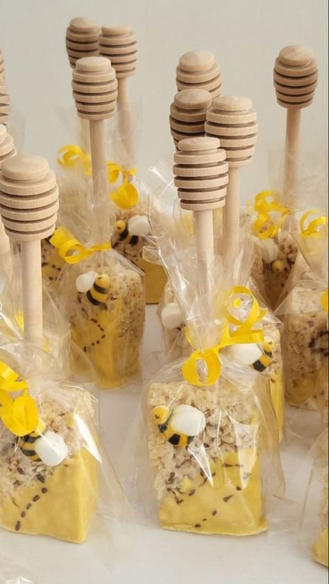 Bee Rice Krispie Treats, Rice Krispie Treats Dipped, Honey Bee Baby Shower Theme, Covered Rice Krispie Treats, Chocolate Covered Rice Krispie Treats, Bee Themed Gender Reveal, Bee Themed Birthday Party, Honey Bee Baby Shower, Winnie The Pooh Cake