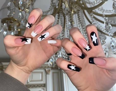 Black And White Star Nails, White Star Nails, S Nails, Fake Nails Designs, Punk Nails, Gel Nails Diy, Grunge Nails, Blush Nails, Classy Acrylic Nails