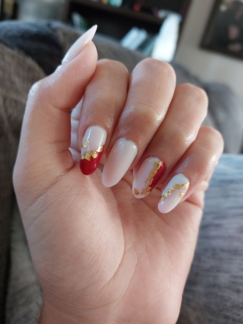 Red and white valentines nails White Red Gold Nails, Red White And Gold Nail Designs, Red Gold Flake Nails, White Red And Gold Nails, Red Gold And White Nails, Red White Gold Nails, Red White And Gold Nails, White Valentines Nails, Kc Nails