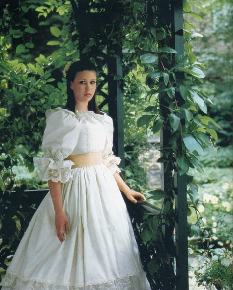 HRH Bekarie — Royal Photography: Lord Snowdon Lady Sarah Chatto... Lady Sarah Armstrong Jones, Princess Diana Wedding Dress, Famous Weddings, Charles And Diana Wedding, Sarah Armstrong, Sarah Chatto, Princesa Margaret, Lord Snowdon, Diana Wedding Dress