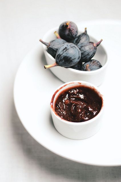 Fig and ginger compote | fruit: fig . Frucht: Feige . fruit: figue | Recipe @ abrowntable | Food. Art + Style. Photography: Nik Sharma | Fig Compote, Fig Recipes, Fresh Figs, Brown Table, Jams & Jellies, Autumn Flavors, Spice Mixes, Dessert Recipes Easy, Chutney