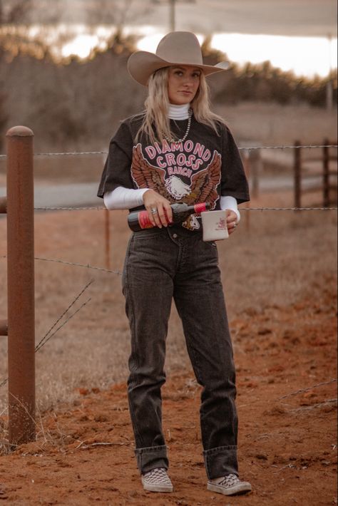 Western Skater Style, Thrifted Cowgirl Outfits, Western Core Outfits, Vintage Rockies Jeans Outfit, Grunge Country Outfit, Granola Western Fashion, Vintage Western Outfits Women, 90s Country Outfit, 90s Country Fashion