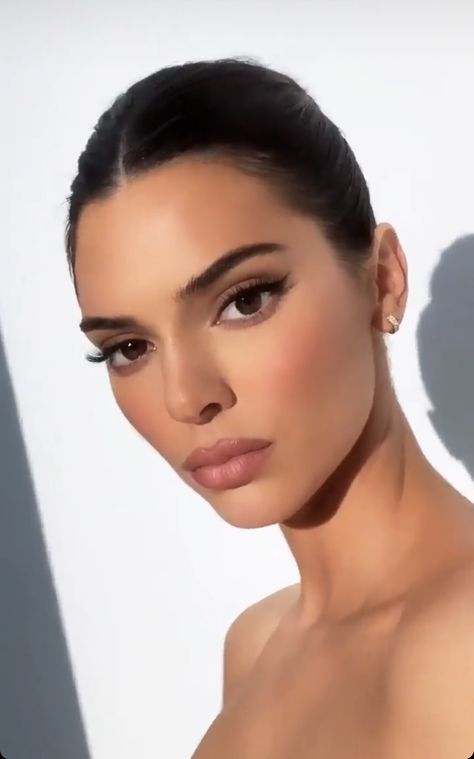 Kendall Jenner Glam, Kendall Jenner Makeup Looks, Maquillage Kylie Jenner, Make Up Diy, Stile Kendall Jenner, Kendall Jenner Makeup, Mekap Mata, Foundation Routine, Jenner Makeup