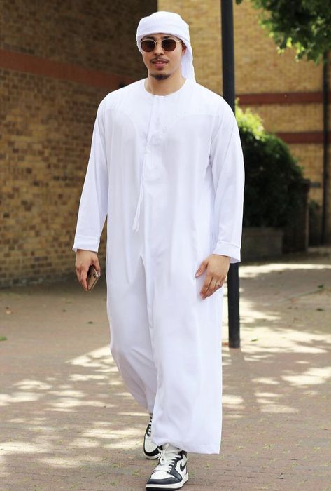 Islamic Wear For Men, Jalabia Styles For Man, Arabic Men Outfit, Hausa Men Styles, Muslim Men Outfit, Jubbah Men Fashion, Jalabia For Men, Jubbah Men, Thobes Men