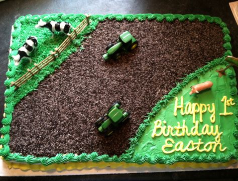 Easy Tractor Cake, Traybake Ideas, Tractor 2nd Birthday, Tractor Birthday Cakes, John Deere Cake, Farm Birthday Cakes, Tractor Cake, Cow Birthday Parties, Animal Birthday Cakes