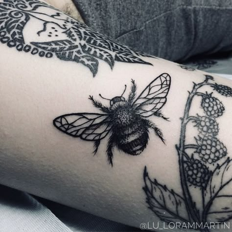 9 Tattoo, 30 Tattoo, Henne Tattoo, Insect Tattoo, Inspiration Tattoos, Bee Tattoo, Tattoo Designs And Meanings, Aesthetic Tattoo, Dream Tattoos