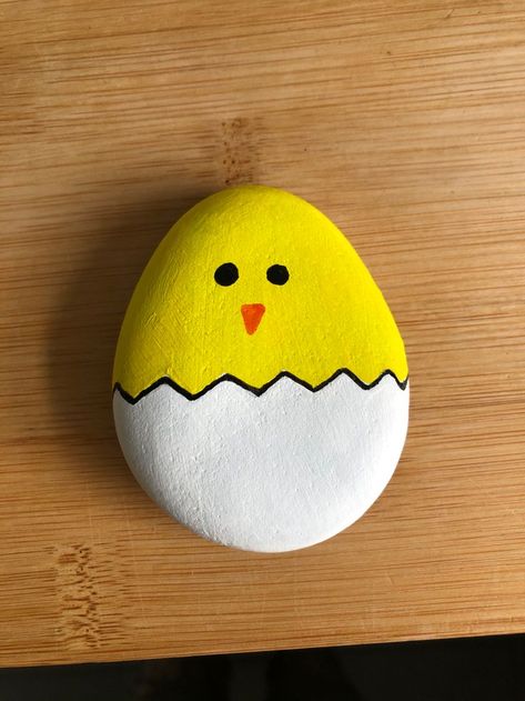 Minion Stone Painting, Small Rock Painting Ideas Aesthetic, Painted Rocks For Spring, Easy Rocks To Paint, Easter Rocks Painting Ideas, Food Rock Painting Ideas, Painting Ideas On Rocks, Stone Painting Ideas Creative Rock Art, Cool Rock Painting Ideas Easy