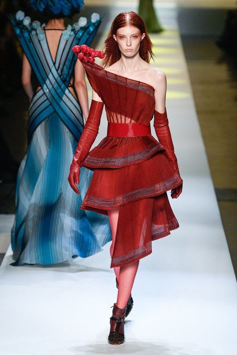 Avangard Fashion, Summer Couture, Jean Paul Gaultier Haute Couture, Hussein Chalayan, Paul Gaultier Spring, 2019 Couture, Geometric Fashion, Plastic Clothes, Couture Looks