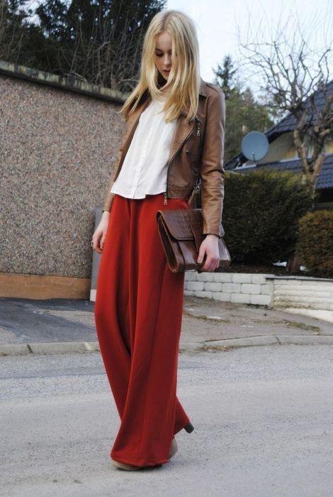 Walking Down The Street, Outfit Chic, Victoria Secrets, Red Pants, Baggy Pants, Pantalon Large, Brown Leather Jacket, Mode Inspiration, Palazzo Pants