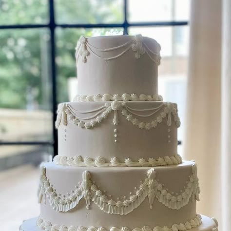 Barb's Cakes on Instagram: "Love piping this design! 💕9/16/23. @teaolive.designs" Wedding Cakes With Piping, Bridgerton Cake, Wedding Cake Piping, Black Barn Wedding, Civil Wedding Ideas, Glamorous Wedding Cakes, Cool Girl Wedding, Hummingbird Cake Recipes, Bridal Cakes