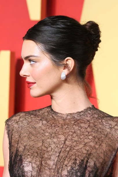 Kendall Jenner Hair, Kendall Jenner Face, Kylie Jenner Hair, Wedding Hair Up, Brunette Makeup, Kendall Style, Fresh Makeup, Ball Hairstyles, Fav Celebrities